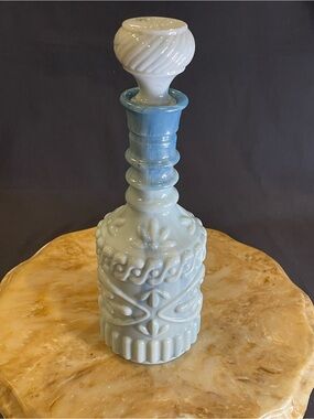 Vintage 1972 Jim Beam Kentucky Derby Marbled Milk Glass Decanter